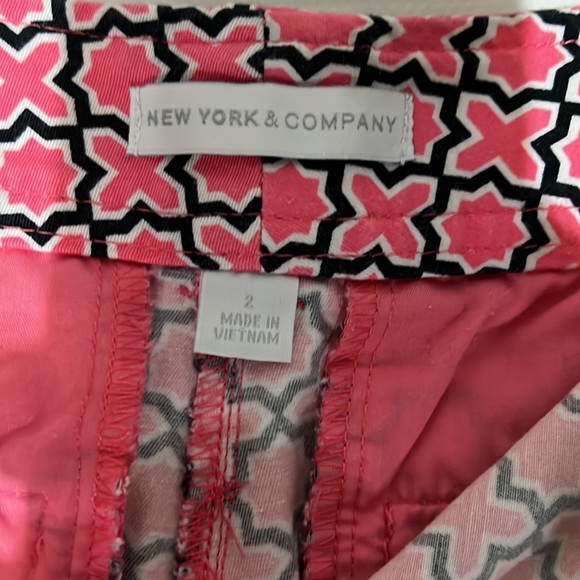 New York & Co Pink Cross Pattern shorts Sz 2 - Picture 4 of 4